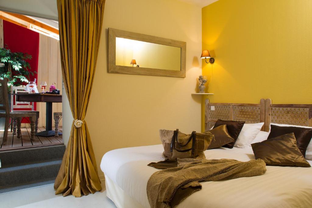 Logis Hotel Les Flots Bleus Beaulieu-sur-Dordogne Zimmer foto